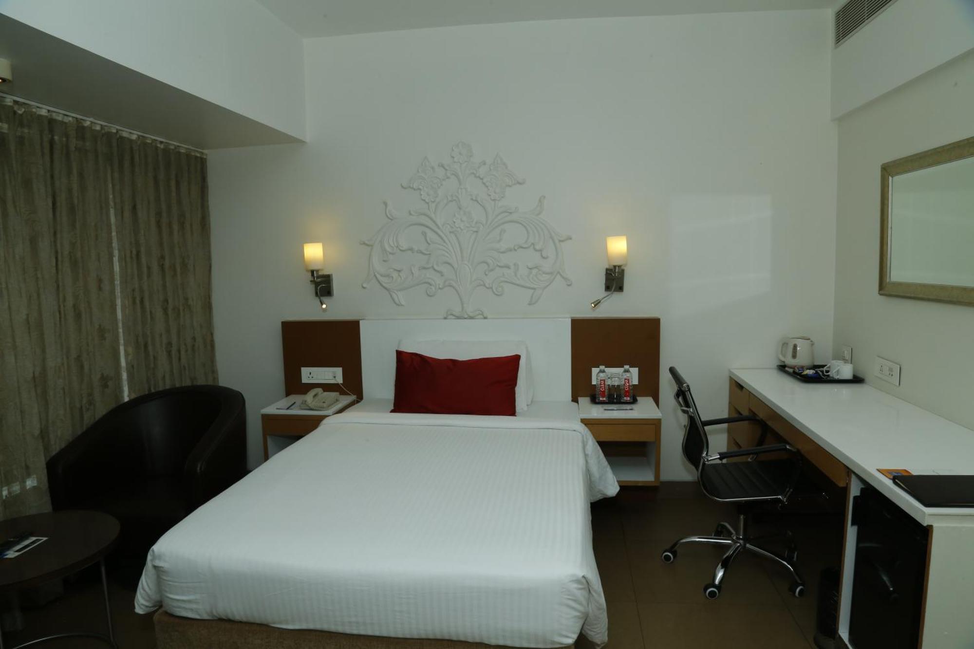 Sarovar Portico Rivera Ahmedabad Eksteriør billede