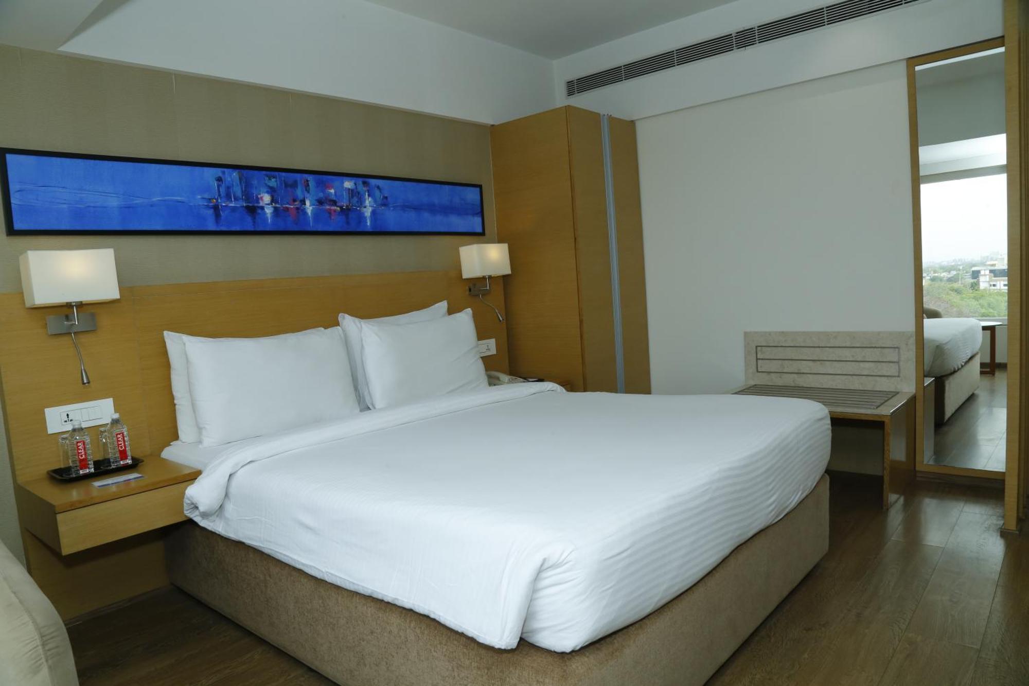 Sarovar Portico Rivera Ahmedabad Eksteriør billede