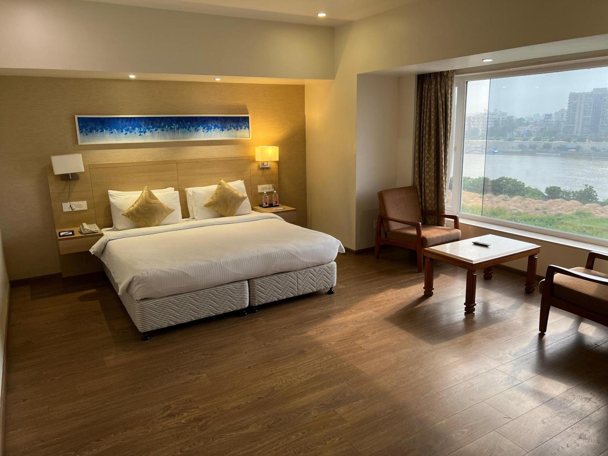 Sarovar Portico Rivera Ahmedabad Eksteriør billede