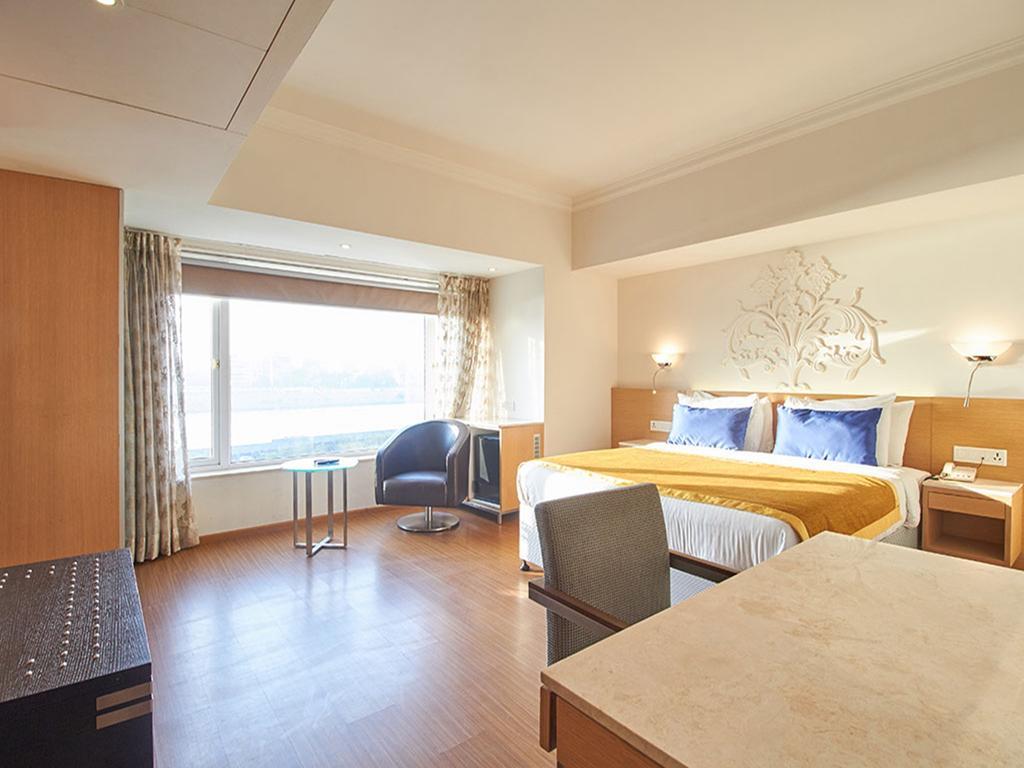 Sarovar Portico Rivera Ahmedabad Eksteriør billede