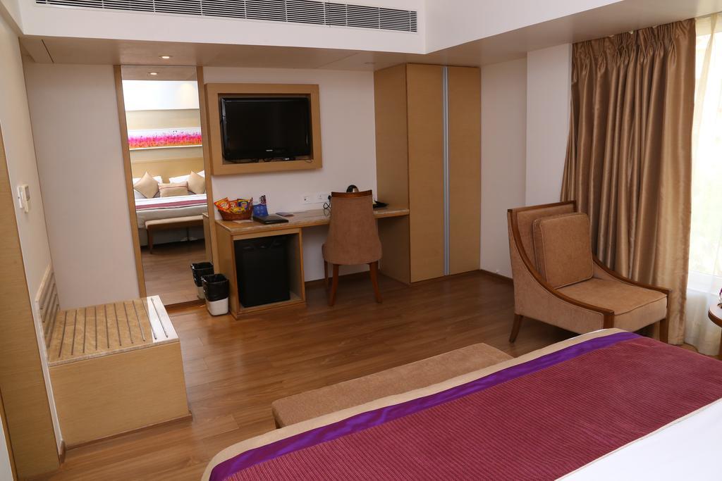 Sarovar Portico Rivera Ahmedabad Eksteriør billede